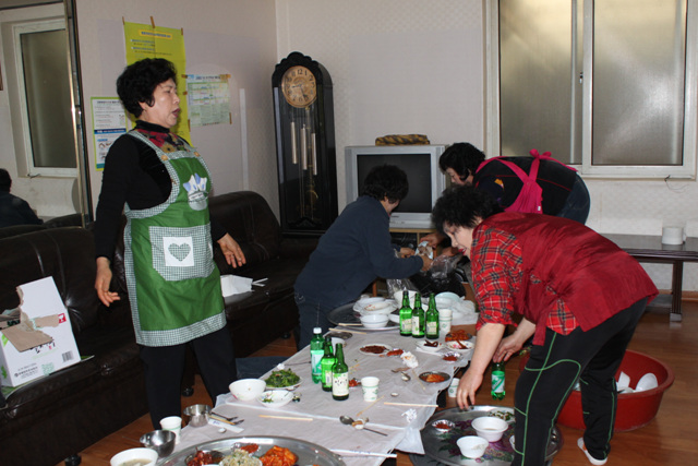 제경일정향우회  어르신위한잔치 018.jpg